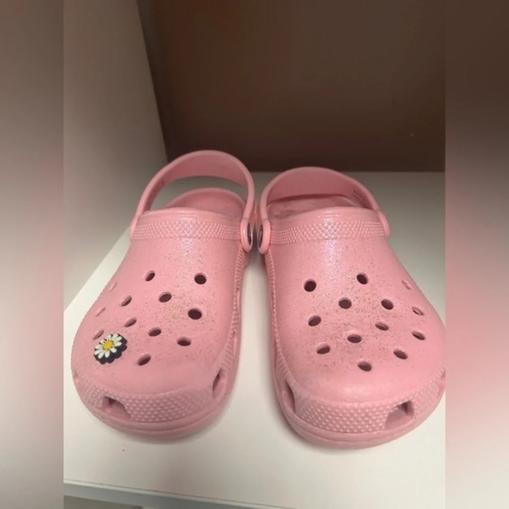CROCS Pink Sandals with Ventilation and Heel Strap